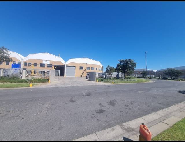 1,643M² WAREHOUSE TO LET IN PHILIPPI
